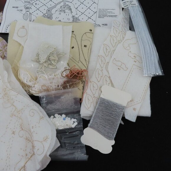 Bucilla White Christmas Santa Claus 85318  Felt Stocking STARTED Craft Kit 2006 - Picture 7 of 11